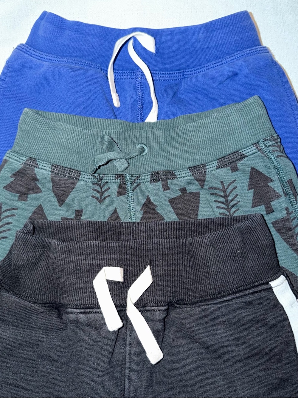 Hanna Andersson Boys' 3-Pack Joggers — Blue, Green Woodland, Black size 5/110